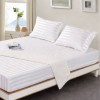 cearceaf de pat cu elastic damasc alb bumbac 100% Ralex Pucioasa 160x200 cm dunga 3 cm