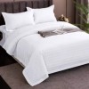 Cearceaf de pilotă damasc policoton alb 140x220 cm, elegant și rafinat, pentru un dormitor modern și confortabil