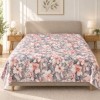 Cearsaf de pat Joly Ecru floral 240x260 cm, cu flori roz somon, crem si frunze gri pe fond ecru