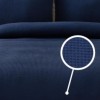 Cuvertura waffle albastra 200x220cm asezata pe pat dublu, cu doua fete de perna, in decor modern cu accente naturale