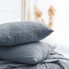 Cuvertura bumbac jacquard Janna albastru cu 2 fețe de pernă cu model discret