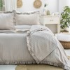Cuvertura bumbac jacquard Marta Bej 240x260cm cu volane și 2 fete de perna