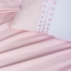 Set Spruce roz pudra– cuvertură pique 60 % bumbac / 40 % bambus, cearceaf și 4 fețe de pernă brodate