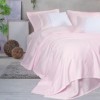 Set Spruce roz pudra– cuvertură pique 60 % bumbac / 40 % bambus, cearceaf și 4 fețe de pernă brodate