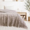 Cuvertura muselina 220x240 cm Victoria Bej cu doua fete si model floral jacquard