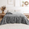 cuvertura muselina 220x240 cm Victoria Gri cu doua fete si model floral jacquard