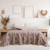 Cuvertura muselina 220x240 cm Victoria Maro cu doua fete si model floral jacquard