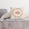 Față de pernă decorativă din bumbac 100%, 45x45cm, cu un iepuraș adorabil și o coroană florală pastelată pe fundal elegant, perfectă pentru decor pascal.