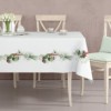 Față de masă Crăciun 140x220cm Club Cotton Kai cu decor brad și conuri