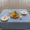 Fata de masa bumbac si poliester teflonat 140x180cm carouri albastre pe fundal alb