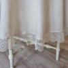 Fata de masa rotunda Natural Linen Umberto maro deschis, cu aplicatii de dantela