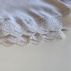 Fata de masa rotunda Natural Linen Umberto maro deschis, cu aplicatii de dantela