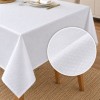 Fata de masa alba satinata jacquard cu model geometric 150x150cm, fabricata in Romania