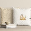 fata perna decorativa Paste 45x45 cm bumbac 100% Ginny fata dubla cu iepuras si verso floral