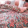 Lenjerie de pat dublă din bumbac 100% ranforce, Cotton Box, design oriental complex în nuanțe de pudră, roșu și verde, cu motive florale și geometrice tradiționale.