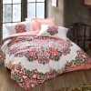 Lenjerie de pat dublă din bumbac 100% ranforce, Cotton Box, design oriental complex în nuanțe de pudră, roșu și verde, cu motive florale și geometrice tradiționale.
