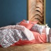 Lenjerie de pat dublă din bumbac 100% ranforce, Cotton Box, design geometric în nuanțe de scorțișoară, gri și alb, cu modele pătrate și diagonale.