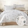 Lenjerie pat 1 persoana bumbac creponat cu cu flori bleu delicate pe fundal alb