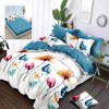 Lenjerie de pat dublu din finet, 6 piese, model floral colorat pe fundal alb cu accente albastre.