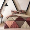 Lenjerie de pat cu elastic TAC Ranforce Delta din bumbac 100%, design geometric în nuanțe de maro, portocaliu și bej