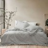 Lenjerie pat dublu cu volane Milagros Ren Solid dungi crem gri antracit, bumbac 100% ranforce prespalat Bahar Tekstil