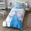 Lenjerie de pat Disney Frozen 2 cu Elsa, cu rochie albastră, fulgi de zăpadă și munți, nuanțe de alb, albastru și accente argintii