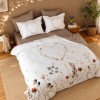 Lenjerie de pat 3D First Choice Bloomy bumbac satinat 220 TC cu flori de camp si inimi florale pe fond crem