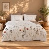 Lenjerie de pat 3D First Choice Bloomy bumbac satinat 220 TC cu flori de camp si inimi florale pe fond crem