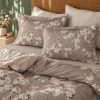 Lenjerie de pat 3D First Choice Elina bumbac satinat 220 TC cu flori de mar roz si albe pe fond taupe