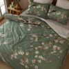 Lenjerie de pat 3D First Choice Morris bumbac satinat 220 TC cu flori de mar roz si albe pe fond verde salvie