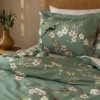 Lenjerie de pat 3D First Choice Morris bumbac satinat 220 TC cu flori de mar roz si albe pe fond verde salvie