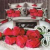 Lenjerie de pat dublu cu imprimeu 3D de trandafiri roșii și mesaj I love you pe fundal alb. Lenjerii de pat 1+1 gratis.