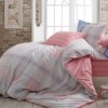 Lenjerie de pat poplin Hobby Home Carmela Pink, bumbac 100% mercerizat, carouri roz și albastre, ambalată în cutie elegantă tip cadou.