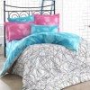 Lenjerie de pat Elisa Pink cu design abstract în roz, albastru și alb, 100% bumbac poplin, 4 piese.