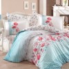 Lenjerie de pat Fiesta Aqua cu flori roșii și dungi albastre, 100% bumbac poplin, design floral și dungi, 4 piese.