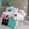 Lenjerie de pat Poplin Percale Love Cats Pink, bumbac 100%, cu pisici roz, crem și albastru, cearșaf pilotă, cearșaf pat, fețe de pernă, ambalaj elegant tip cadou
