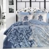 Lenjerie de pat din bumbac mercerizat Hobby Home Mirella Royal, model cu flori albastru și crem, set 4 piese, ambalat în cutie cadou.