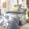 Lenjerie de pat poplin Hobby Home, model Grey, design floral cu flori mari în nuanțe de gri și galben, bumbac 100% mercerizat, ambalată în cutie cadou.