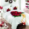 Lenjerie de pat din bumbac mercerizat Rosemary, model elegant cu trandafiri roșii pe fundal alb, set 4 piese, ambalat în cutie cadou.