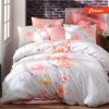 Lenjerie de pat cu design floral roz, galben și mov pe fundal alb