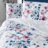 Lenjerie de pat dublu din bumbac ranforce cu model floral în nuanțe de albastru și roz pe fundal alb
