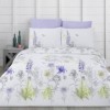 Lenjerie de pat dublu din bumbac 100% ranforce cu design floral în nuanțe de lila, galben și verde pe fundal alb