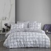 Lenjerie de pat dublu bumbac 100% ranforce Rune cu design geometric cu pătrate și motive de frunze în nuanțe de alb și gri.