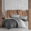 Lenjerie de pat Astera din bumbac 100% ranforce cu design etnic în tonuri de gri și negru, ideală pentru un decor modern și elegant.