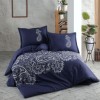 Lenjerie de pat din bumbac ranforce Pucioasa, design cu imprimeuri paisley albe pe fundal albastru închis