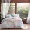 Set lenjerie de pat dublu Benicia Yeşil TAC din bumbac 100 % mako-satin, imprimeu botanical tropical verde-roșu pe fond alb, față reversibilă turcoaz