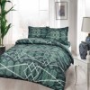 Lenjerie de pat TAC din mako-satin cu imprimeu geometric verde într-un dormitor luminos cu ferestre mari.