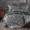 Lenjerie de pat First Choice Carmina Antracit bumbac satinat 220 TC model floral cu arabescuri gri argintiu