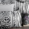 Lenjerie de pat bumbac 100% satin, model Leopard, design animal print negru și dungi alb-negru, set 6 piese, cearceaf și fețe de pernă uni gri deschis, ambalată în cutie cadou elegantă