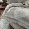 Lenjerie de pat bumbac 100% satin, model Milena, cearceaf pilotă și fețe de pernă dreptunghiulare cu motive decorative bej și alb pe fundal bej, cearceaf pat și fețe de pernă pătrate uni bej